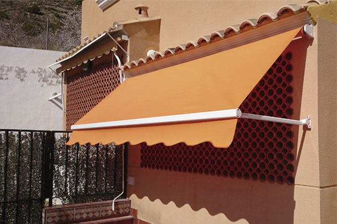 toldo acodado con tension